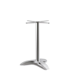 Pie central de tres patas de aluminio color aluminio brillo | diseño de restaurantes | mesas para cafeterías | pie central mesa | sillas para bares y restaurantes