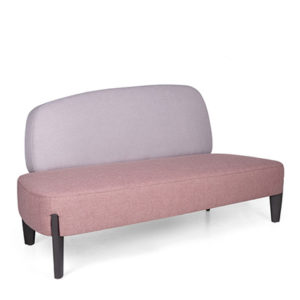 Asiento y respaldo tapizado en textil color Morado | Bancada de madera maciza | bancada para bares | bancadas hostelería | bancada para cafeterías | bancada para restaurantes | Bancada interior restaurantes | Moinde