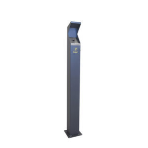 Cenicero de hierro con recipiente interior extraíble. Puerta lateral con cerradura. Atornillable al suelo color Efecto Oxiron Negro | Diseño interior restaurante | Mobiliario exterior | Accesorios para restaurantes | Complementos para hostelería | Moinde