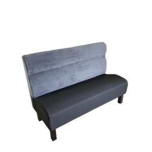Bancada de madera con asiento y respaldo tapizados en gris | bancada para bares | bancadas hostelería | bancada para cafeterías | bancada para restaurantes | Bancada interior restaurantes | Moinde