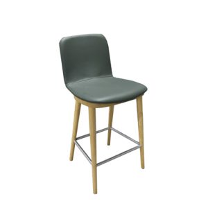 Taburete alto de madera maciza, carcasa tapizada en polipiel color verde | muebles para bar | mobiliario para hostelería | sillón de madera para interior | mobiliario para interior