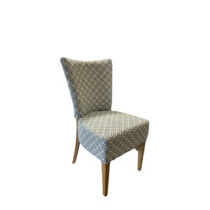 Silla de madera maciza con asiento y respaldo tapizado en textil | mesas hostelería | sillones de hierro | comprar mesas para restaurante | decoración de interiores restaurante