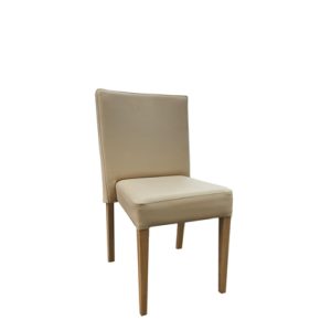 Silla de madera, asiento y respaldo tapizado en polipiel color Beige. Apilable | muebles para bar | mobiliario para hostelería | sillón de madera para interior | mobiliario para exterior