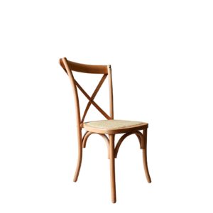 Silla de madera, asiento de médula trenzada con respaldo en forma de “X” color Natural | mobiliario hostelería | silla de madera para interior | Moinde | Muebles para restaurante