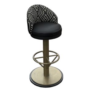 Taburete alto de hierro con base inferior de madera, asiento y respaldo tapizado en textil | muebles para bar | mobiliario para hostelería | sillón de madera para interior | mobiliario para interior
